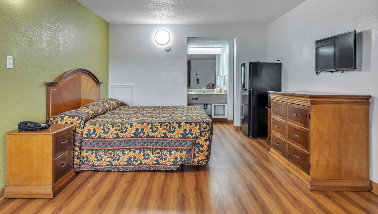 Studios And Suites 4 Less Emporia Εξωτερικό φωτογραφία