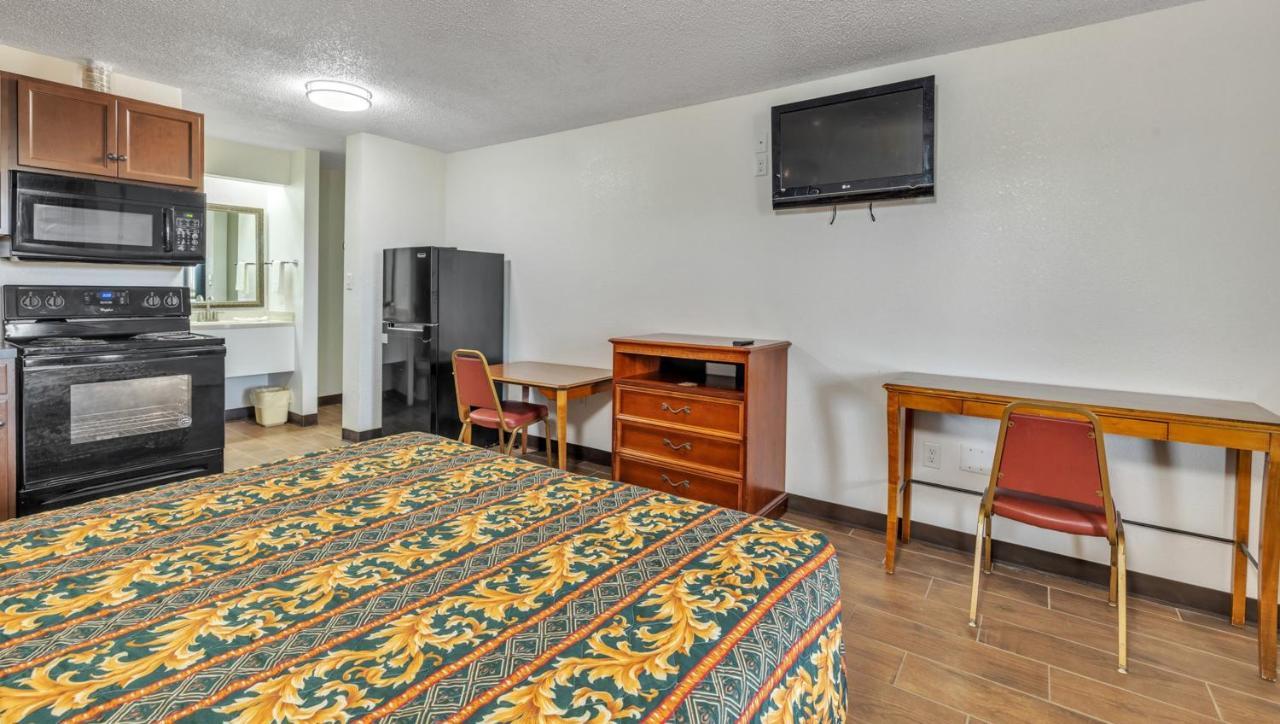 Studios And Suites 4 Less Emporia Εξωτερικό φωτογραφία