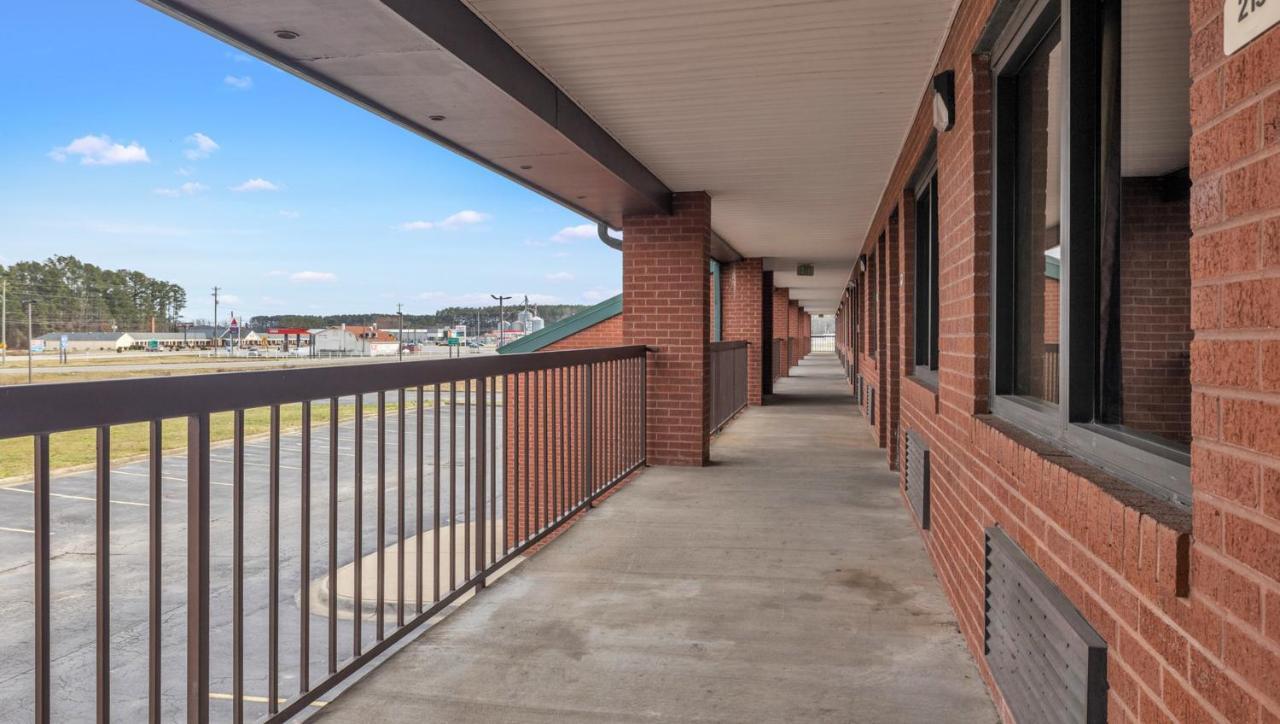 Studios And Suites 4 Less Emporia Εξωτερικό φωτογραφία