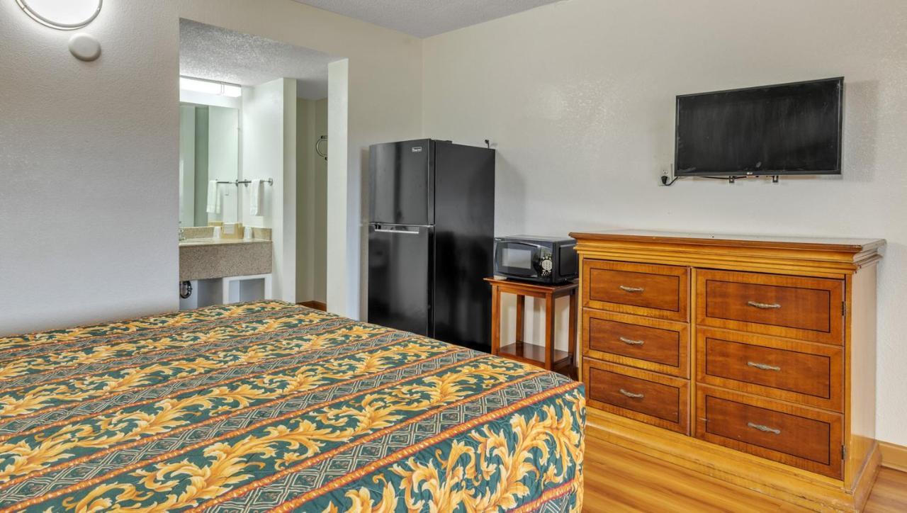 Studios And Suites 4 Less Emporia Εξωτερικό φωτογραφία