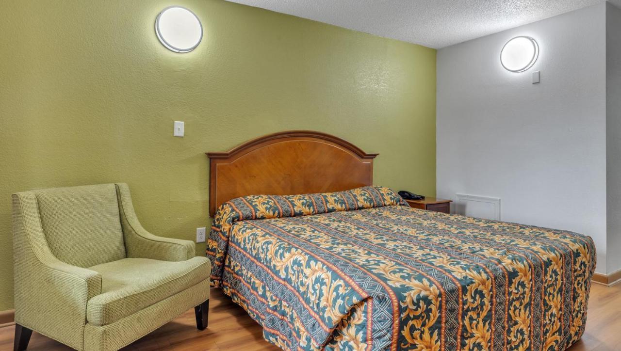 Studios And Suites 4 Less Emporia Εξωτερικό φωτογραφία