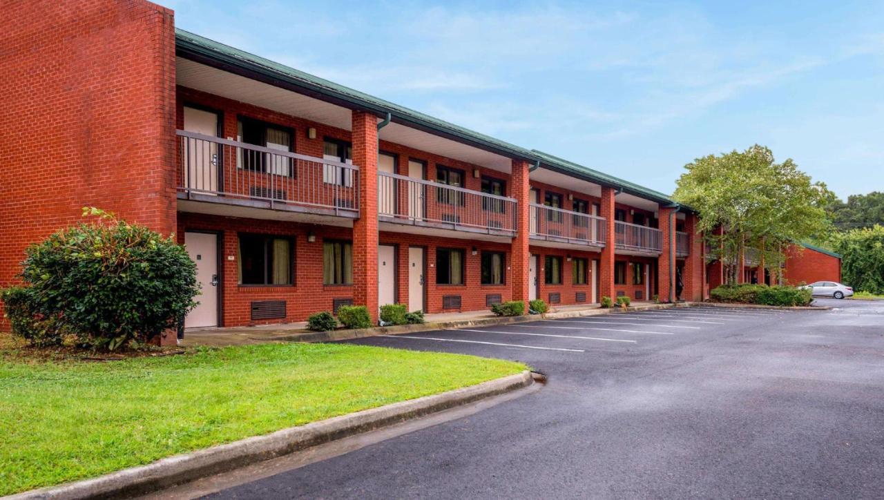 Studios And Suites 4 Less Emporia Εξωτερικό φωτογραφία
