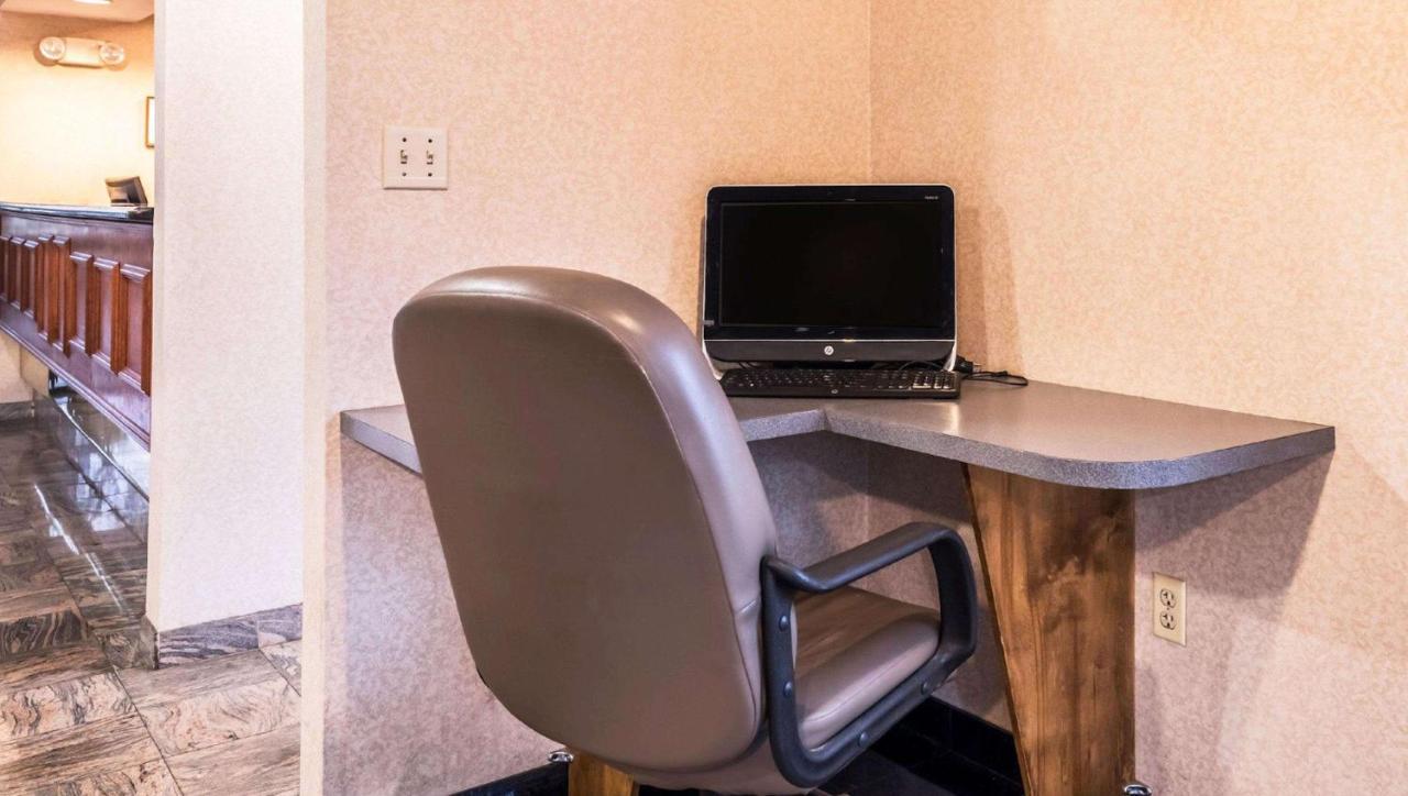 Studios And Suites 4 Less Emporia Εξωτερικό φωτογραφία